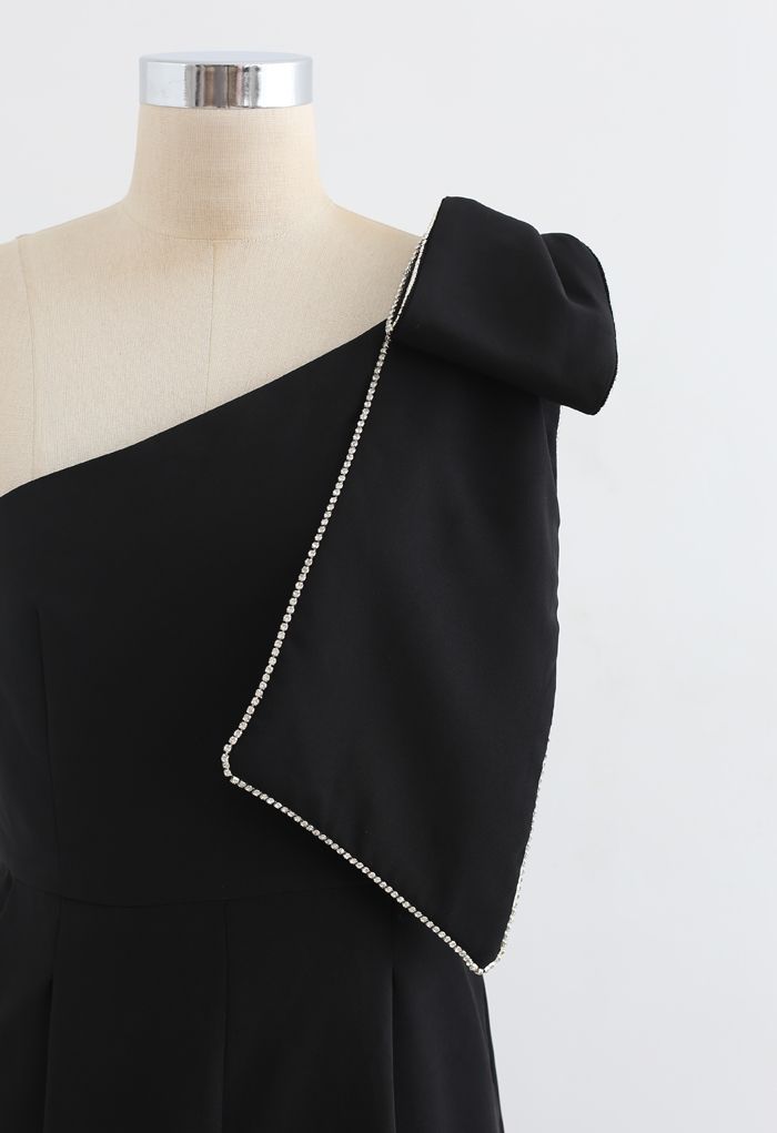 Bow Strap Oblique One-Shoulder Jumpsuit