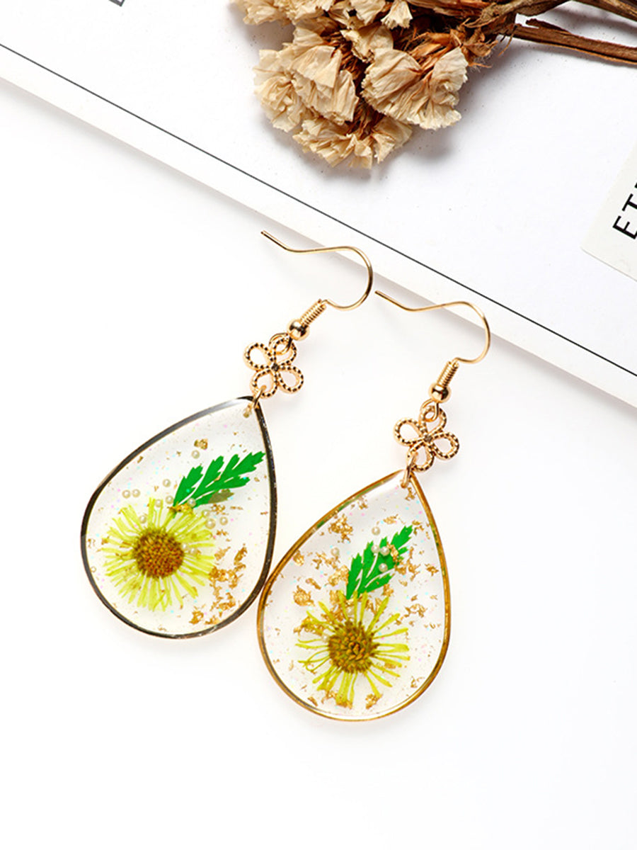 Resin Pressed Flower Earrings - Peace Knot Daisy Fleabane