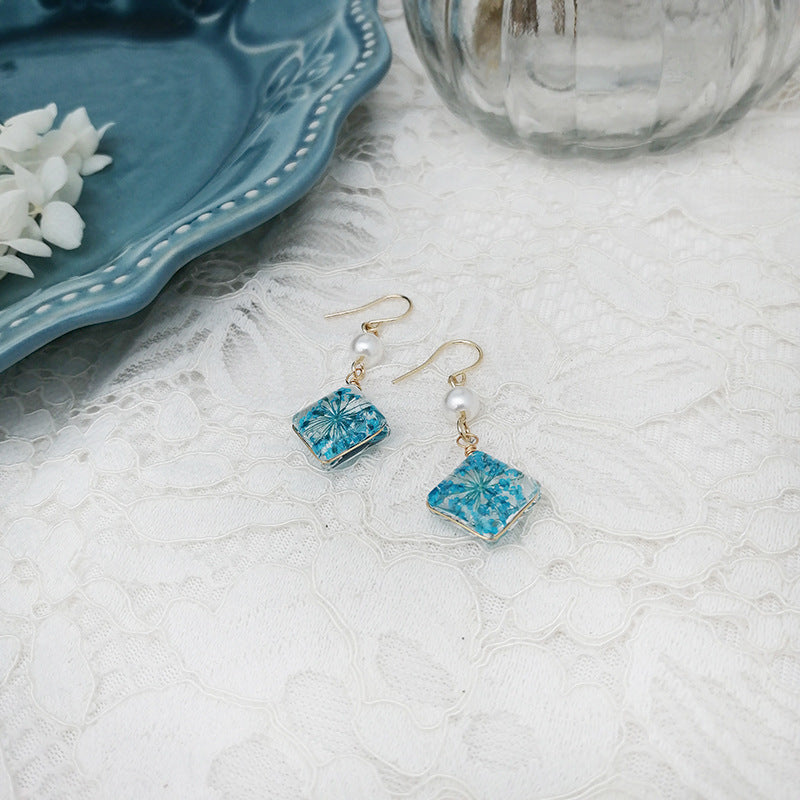 Resin Pressed Flower Earrings - Pearl Small Square Queen Anne's Lace