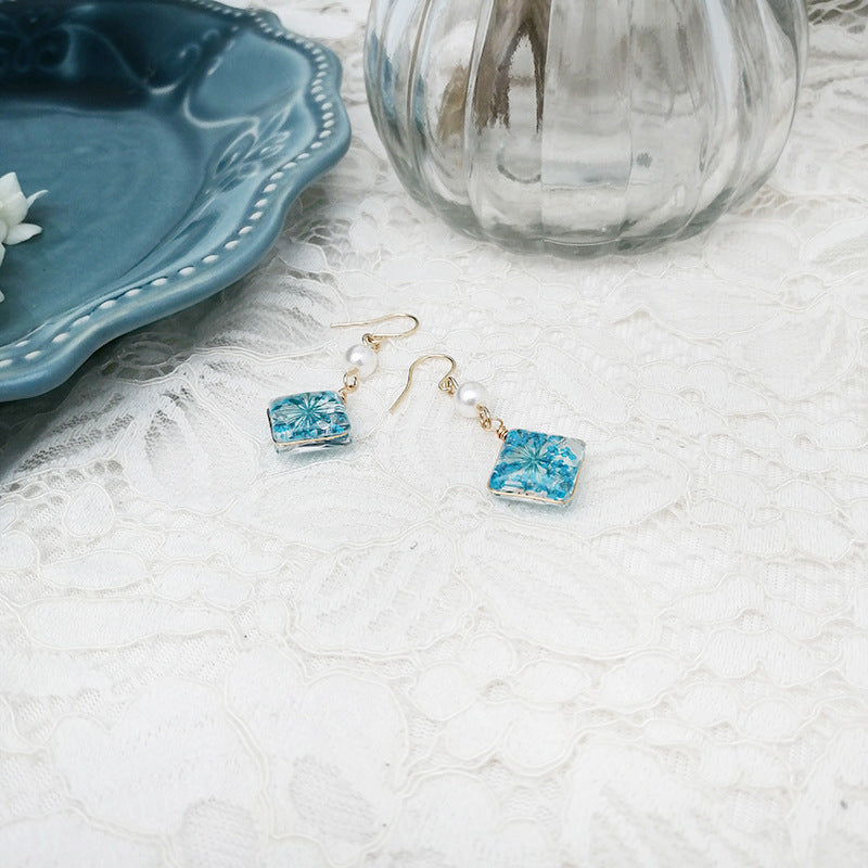 Resin Pressed Flower Earrings - Pearl Small Square Queen Anne's Lace