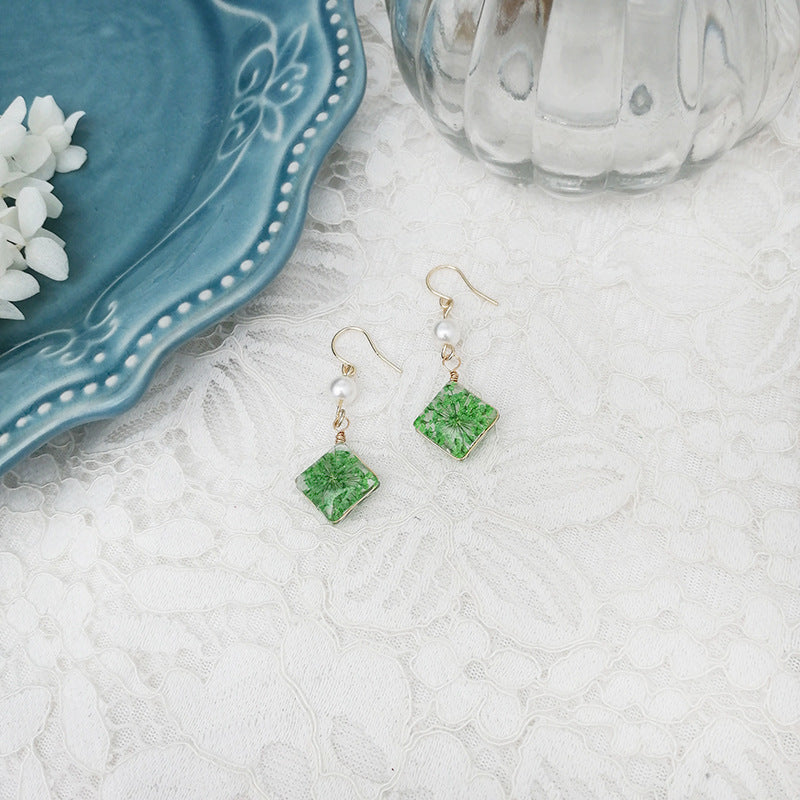 Resin Pressed Flower Earrings - Pearl Small Square Queen Anne's Lace