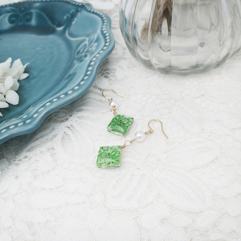 Resin Pressed Flower Earrings - Pearl Small Square Queen Anne's Lace