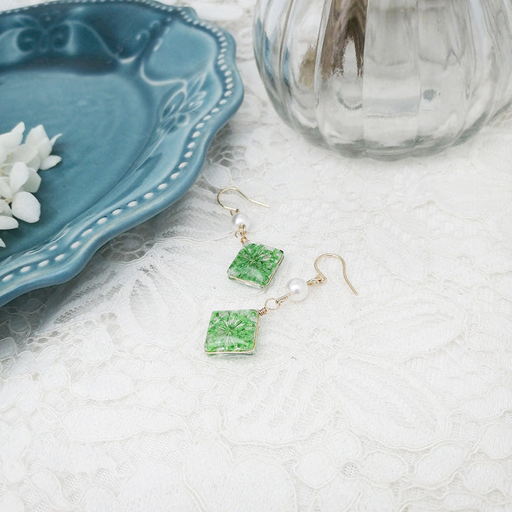Resin Pressed Flower Earrings - Pearl Small Square Queen Anne's Lace