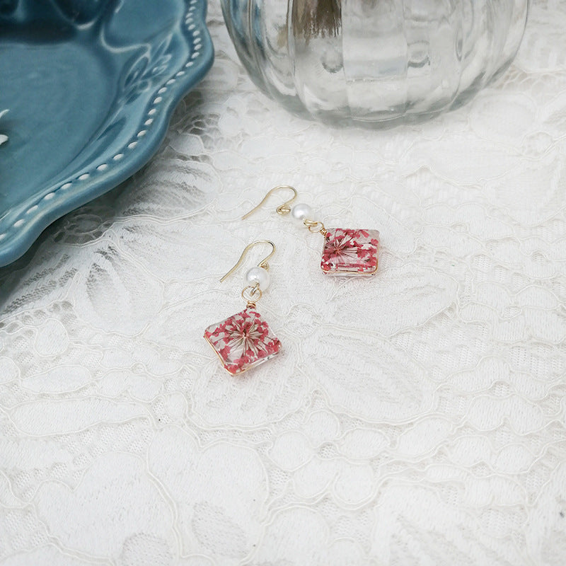 Resin Pressed Flower Earrings - Pearl Small Square Queen Anne's Lace