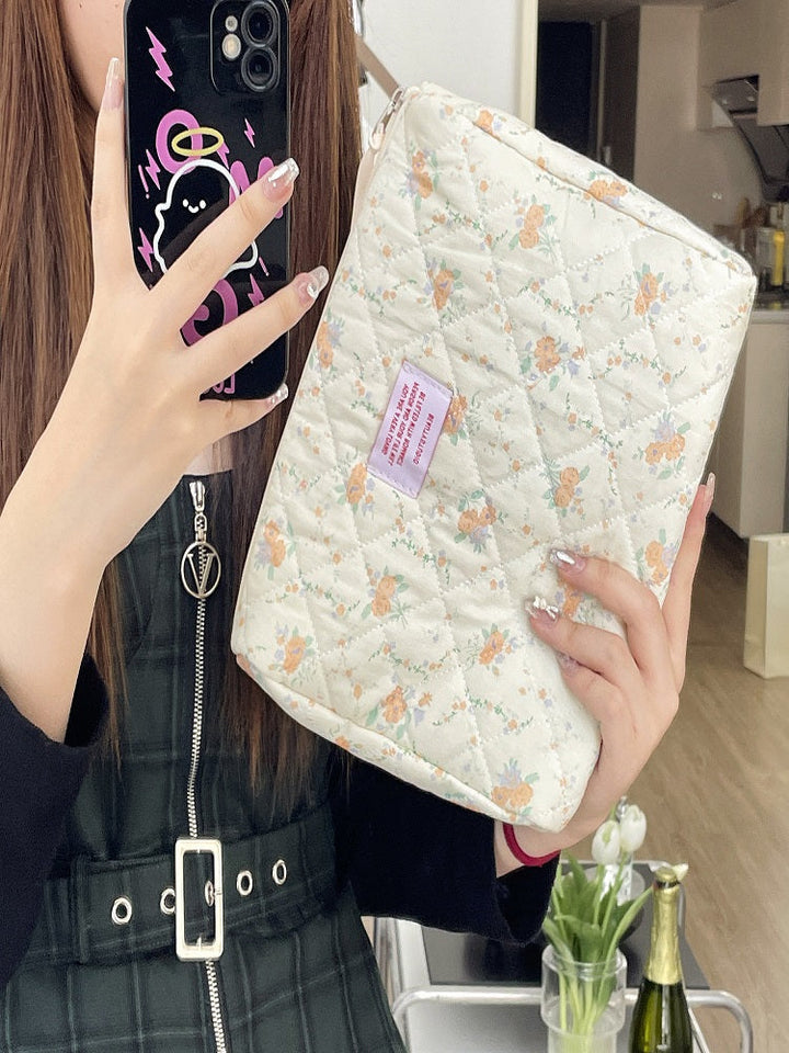 Creamy Floral Makeup Bag