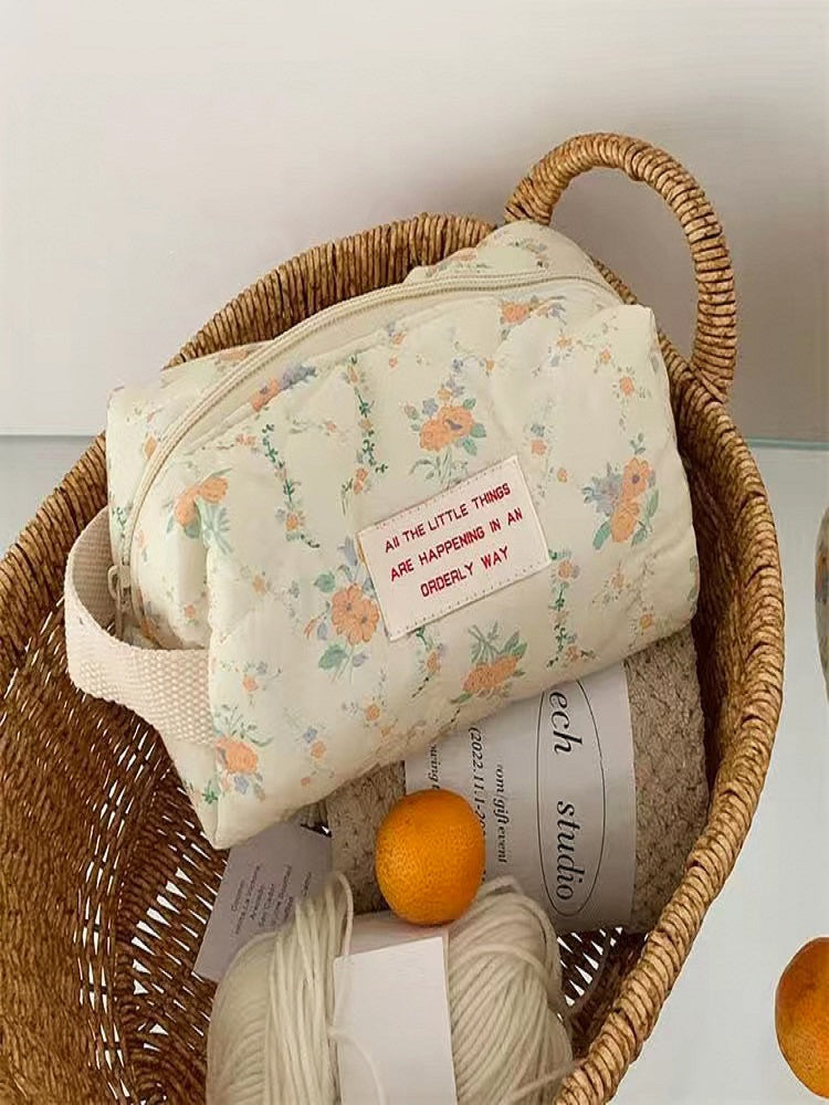 Creamy Floral Makeup Bag